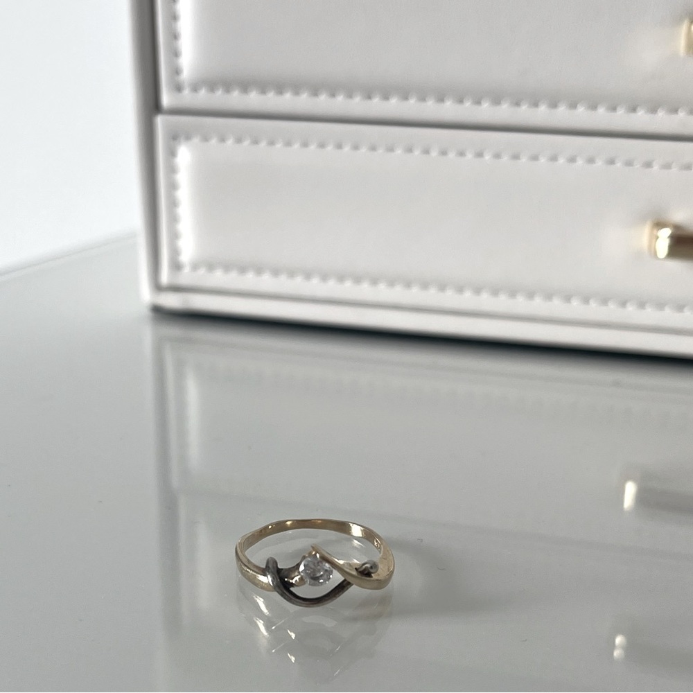 Yellow gold ring